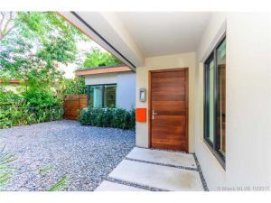 110 Venetian #110. Miami Beach, Florida - Hometaurus